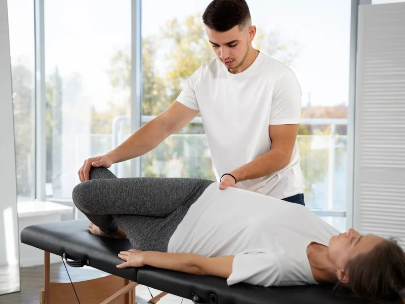 Thornapple River Chiropractic treating hip pain in Grand Rapids
