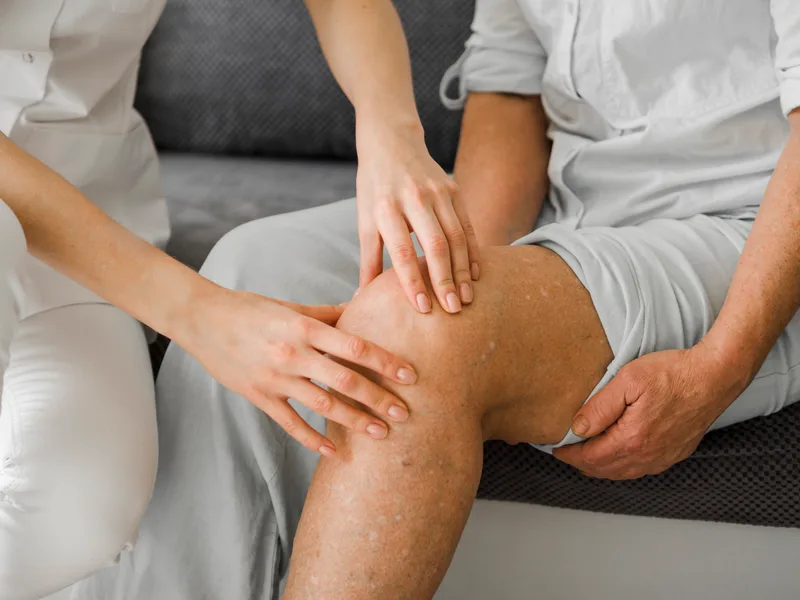 Chiropractic care for knee pain at Thornapple River Chiropractic in Grand Rapids