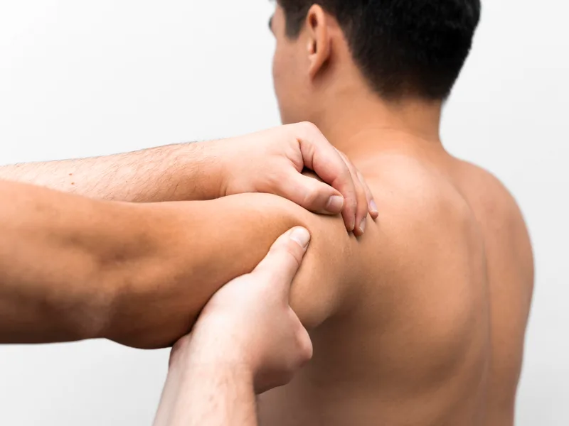 How Thornapple River Chiropractic treats rotator cuff injury in Grand Rapids